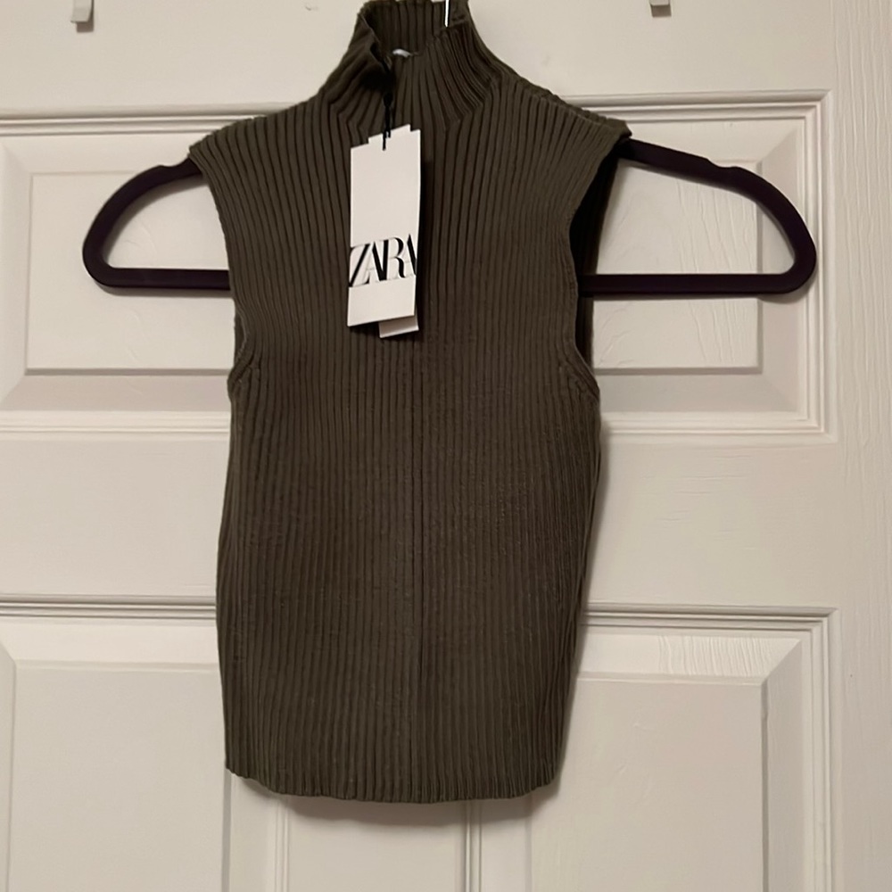 Green cropped turtleneck. Size medium